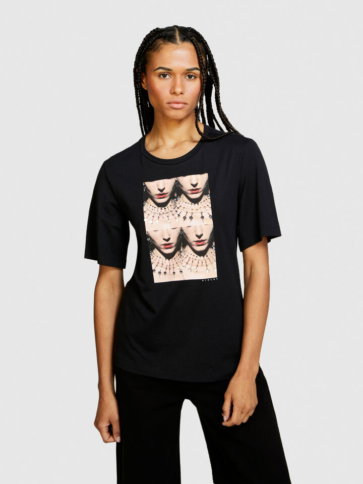 T-shirt with print and studs - women's short sleeve t-shirts - Black | Sisley image number 4